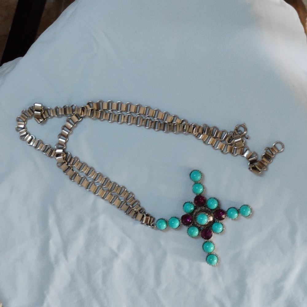 Vintage Necklace 1962 beautiful condition chain is a Silverstone metal
